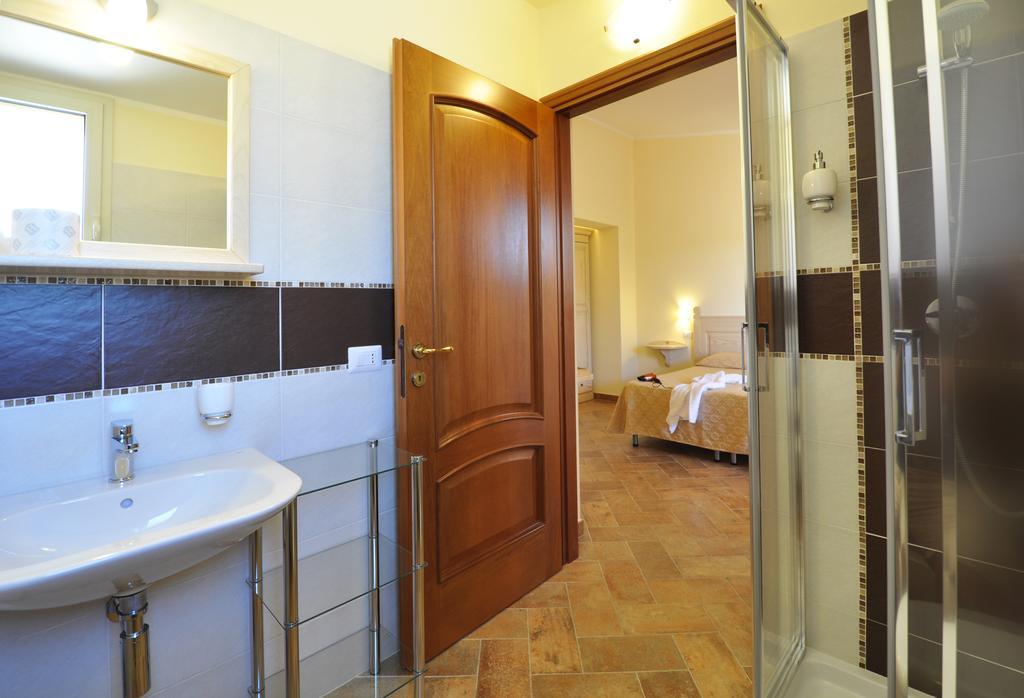 Affittacamere B&B La Villa Dei Graniti Виласимиус Стая снимка