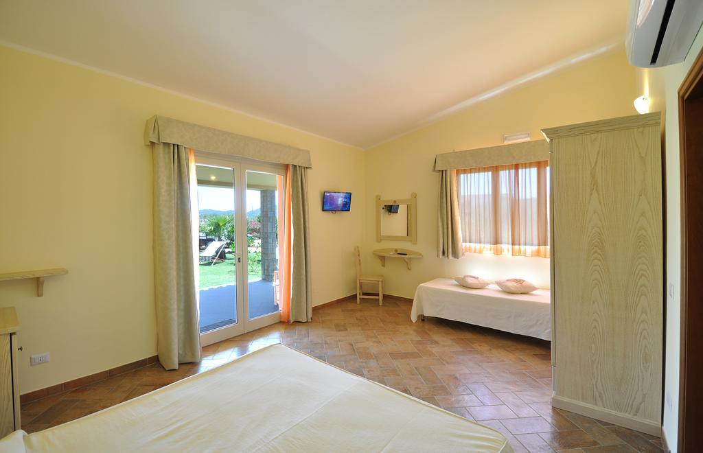 Affittacamere B&B La Villa Dei Graniti Виласимиус Екстериор снимка