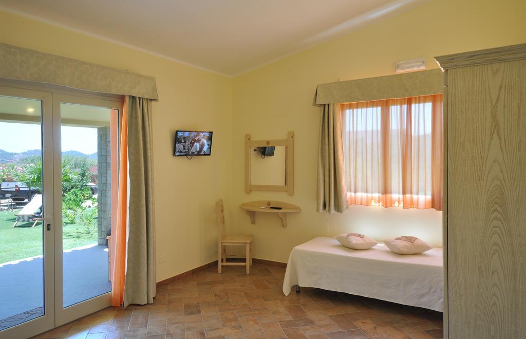 Affittacamere B&B La Villa Dei Graniti Виласимиус Екстериор снимка