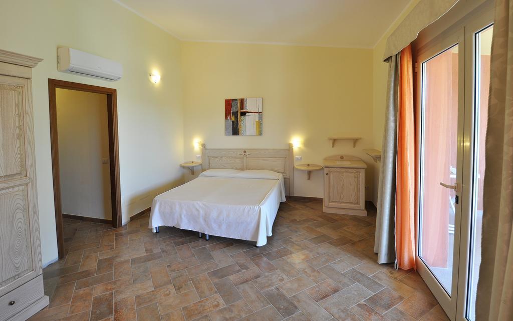 Affittacamere B&B La Villa Dei Graniti Виласимиус Стая снимка