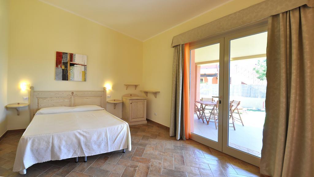Affittacamere B&B La Villa Dei Graniti Виласимиус Стая снимка