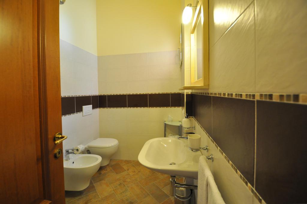 Affittacamere B&B La Villa Dei Graniti Виласимиус Стая снимка