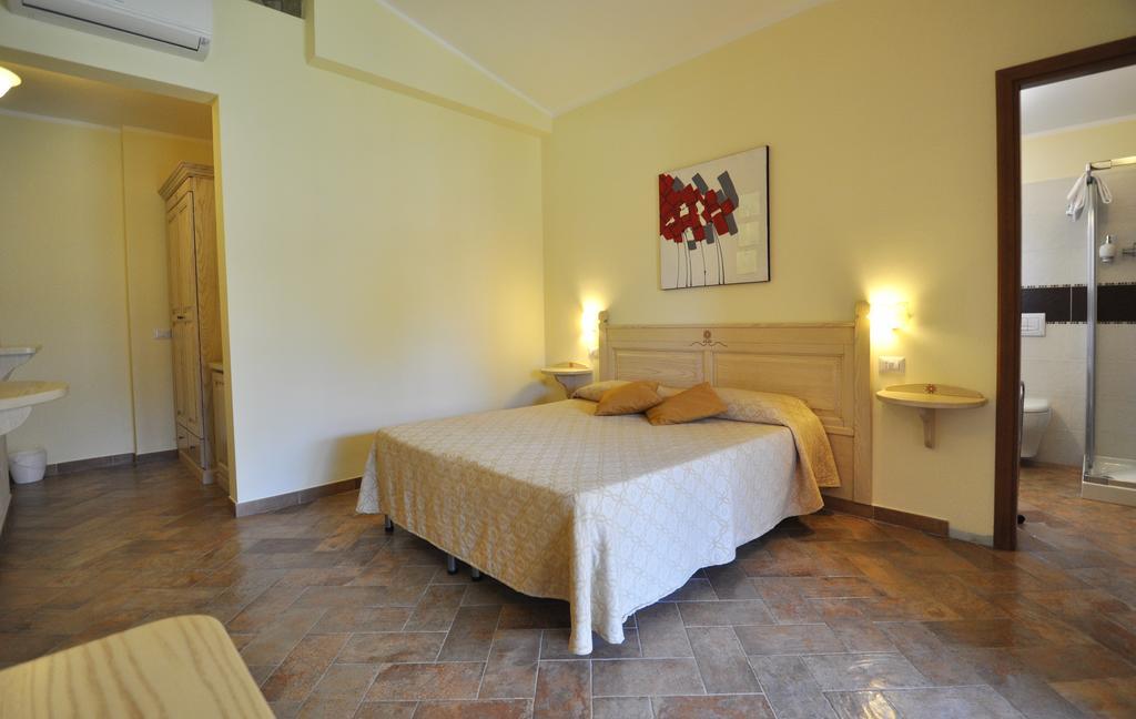 Affittacamere B&B La Villa Dei Graniti Виласимиус Стая снимка