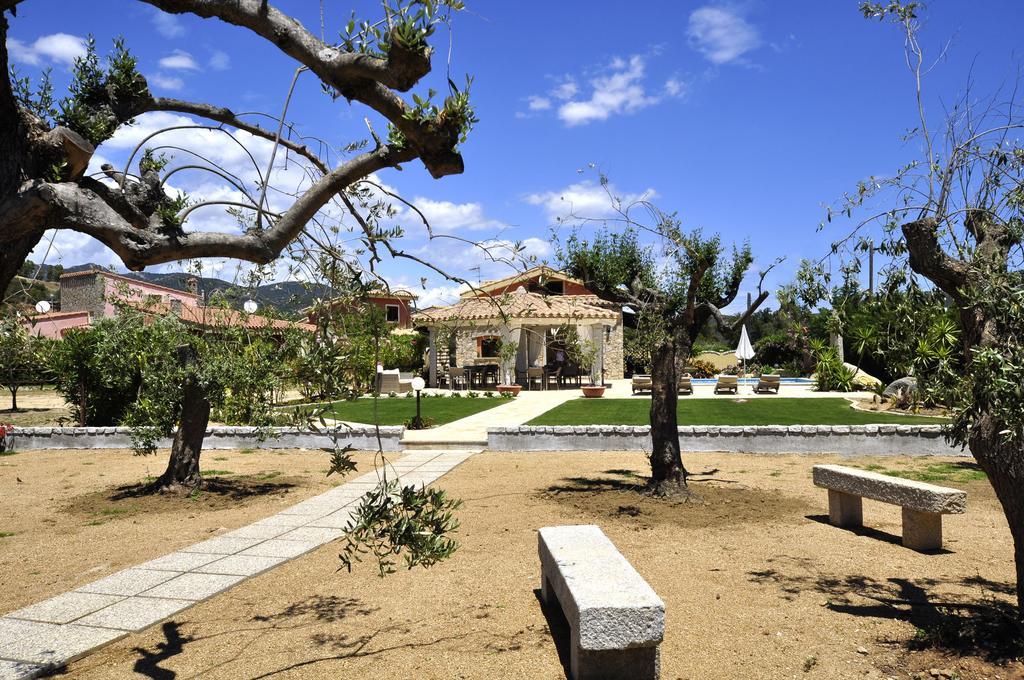 Affittacamere B&B La Villa Dei Graniti Виласимиус Екстериор снимка